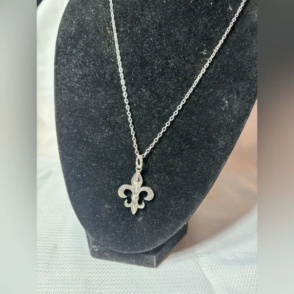 Fleur de Lis Pendant & 16” Silvertone Stainless Steel Necklace NWOT